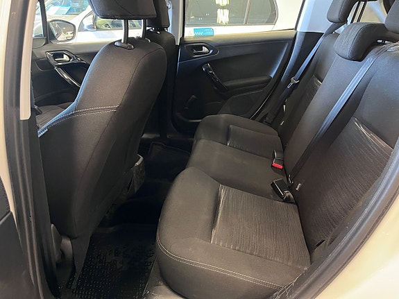 Peugeot 208 13 of 15