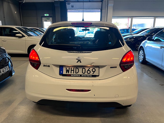 Peugeot 208 7 of 15