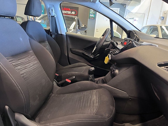 Peugeot 208 14 of 15