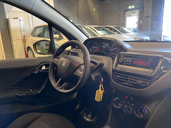 Peugeot 208 15 of 15