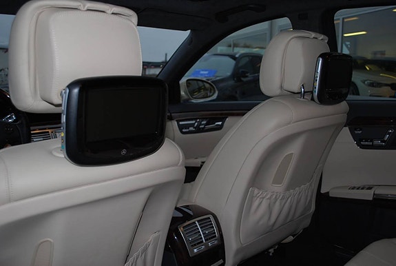 Mercedes-Benz S600 9 of 18