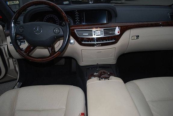 Mercedes-Benz S600 10 of 18