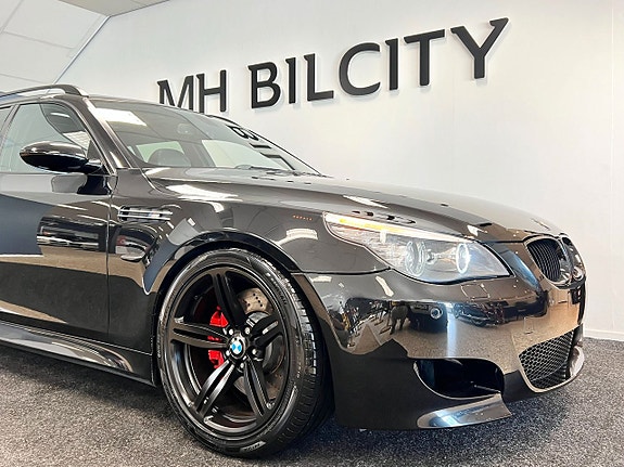 BMW M5 2 of 5