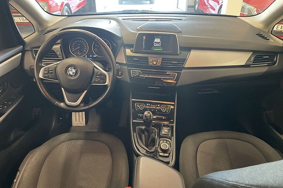 BMW 216d 8 of 13