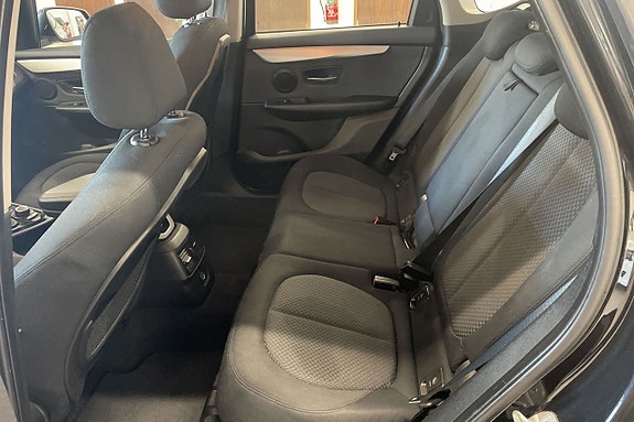 BMW 216d 12 of 13