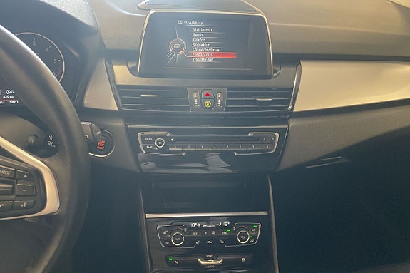 BMW 216d 9 of 13