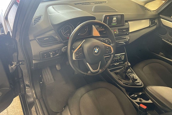 BMW 216d 7 of 13