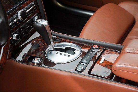 Bentley Continental Flying Spur 15 of 27