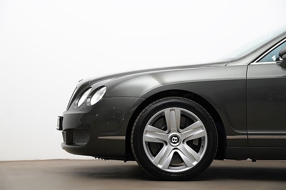 Bentley Continental Flying Spur 24 of 27
