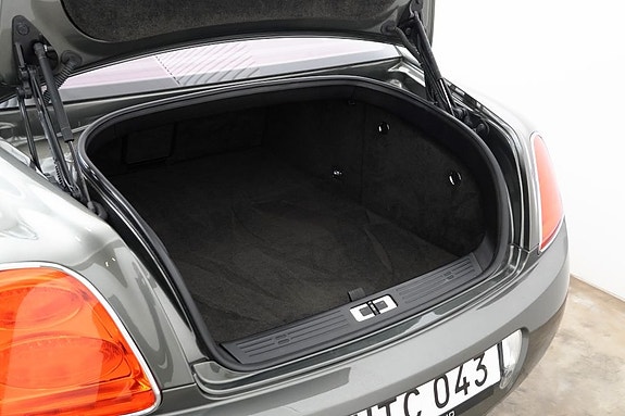 Bentley Continental Flying Spur 21 of 27