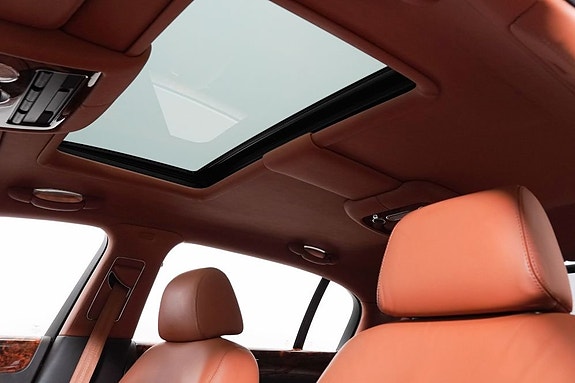 Bentley Continental Flying Spur 17 of 27