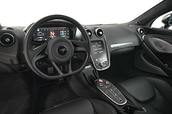 McLaren GT 16 of 27