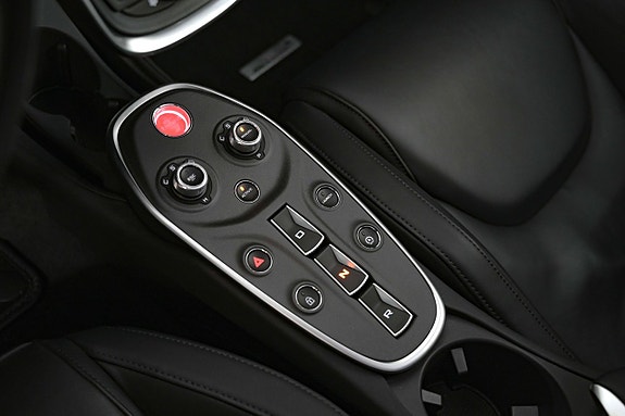 McLaren GT 22 of 27