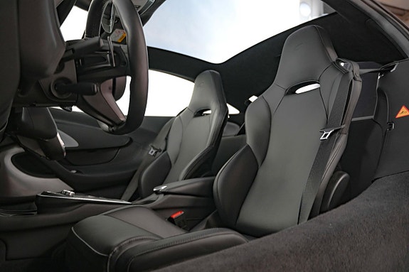 McLaren GT 18 of 27