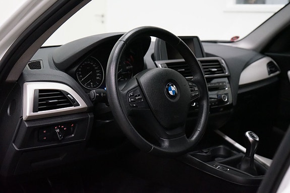 BMW 118i 8 of 16
