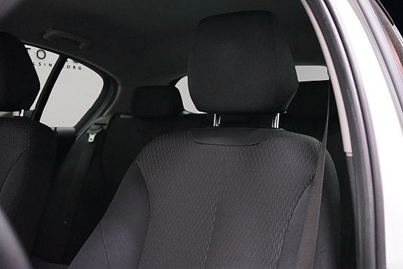 BMW 118i 9 of 16
