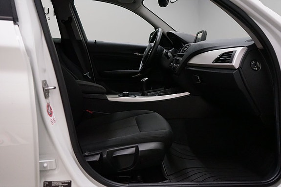 BMW 118i 15 of 16