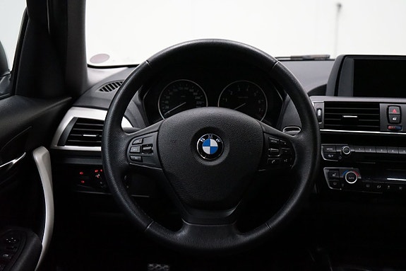 BMW 118i 10 of 16