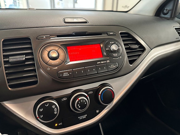 Kia Picanto 13 of 14