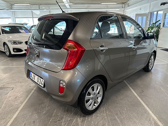 Kia Picanto 3 of 5