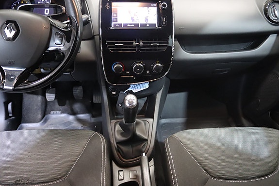 Renault Clio 16 of 18