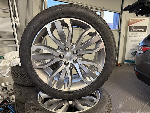 Land Rover Range Rover Sport 25 of 25