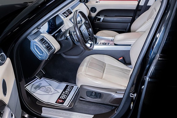 Land Rover Range Rover Sport 16 of 27