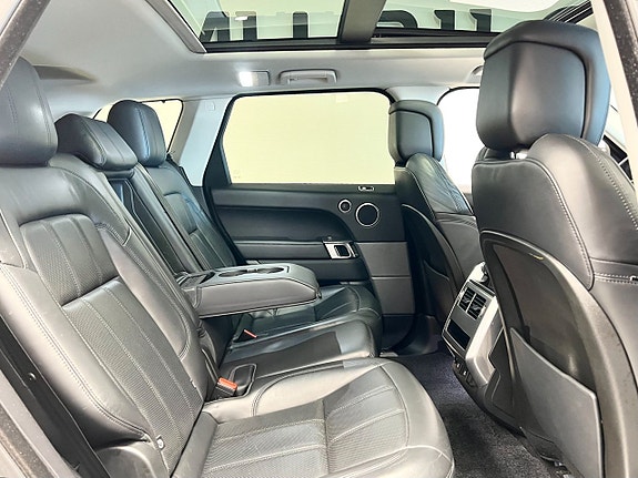 Land Rover Range Rover Sport 17 of 21