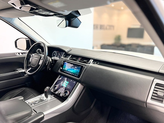 Land Rover Range Rover Sport 14 of 21