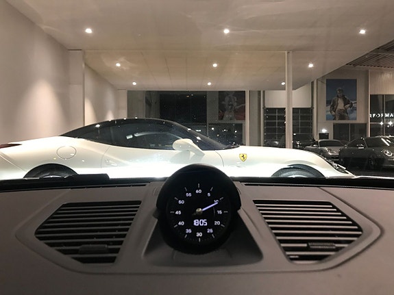 Porsche 911 Carrera S 11 of 16
