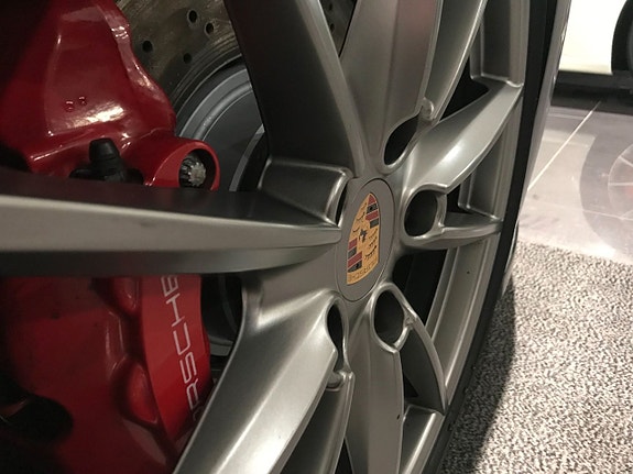 Porsche 911 Carrera S 3 of 5