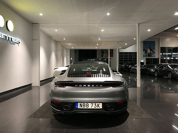 Porsche 911 Carrera S 4 of 5