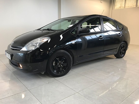 Toyota Prius 7 of 17
