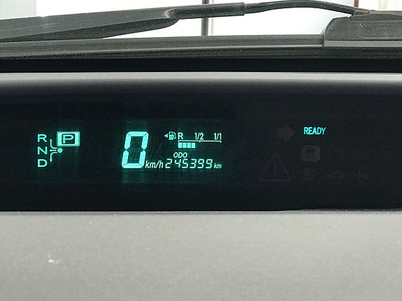 Toyota Prius 9 of 17
