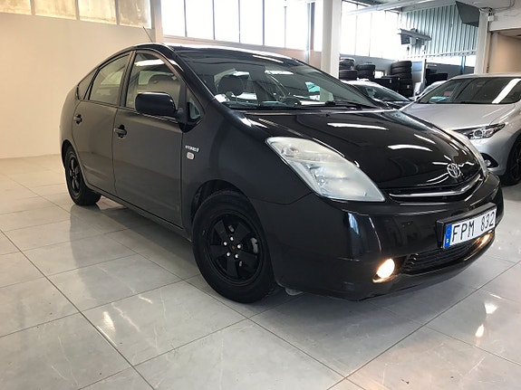 Toyota Prius 3 of 5