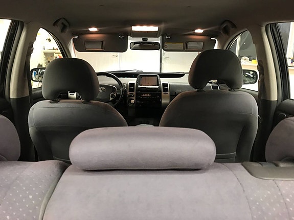 Toyota Prius 16 of 17