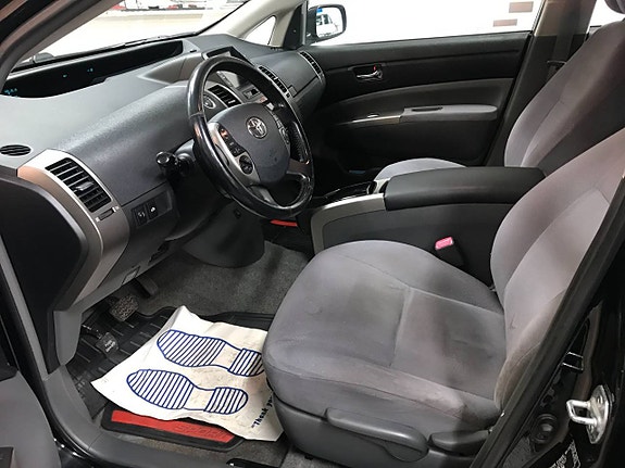 Toyota Prius 10 of 17