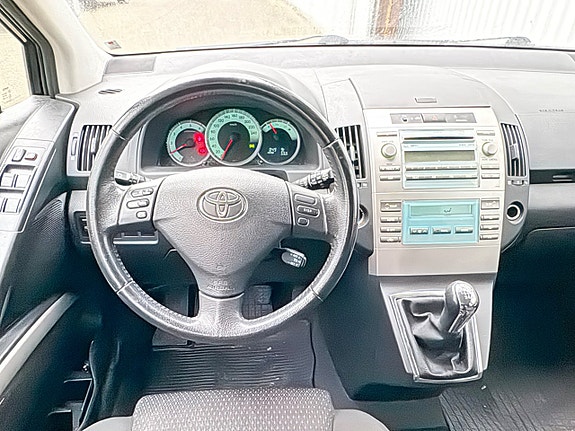 Toyota Corolla Verso 14 of 15