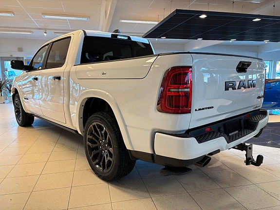 Dodge RAM 1500 2 of 5