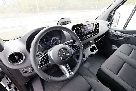 Mercedes-Benz eSprinter 414 25 of 26