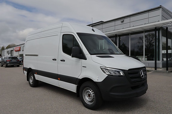 Mercedes-Benz eSprinter 414 2 of 26