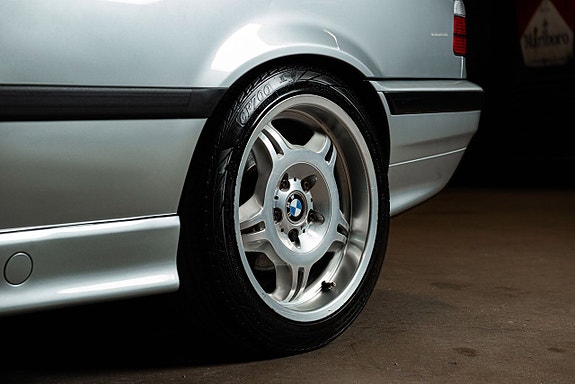 BMW 325i 23 of 25