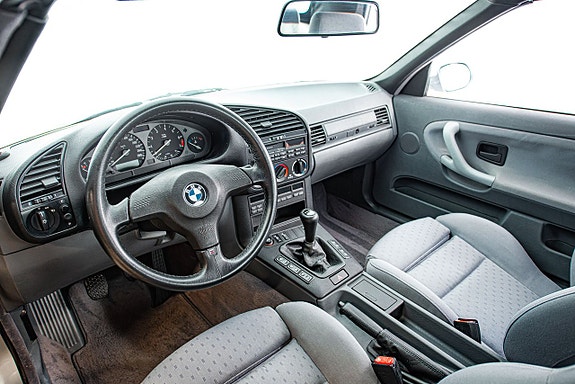 BMW 325i 11 of 25