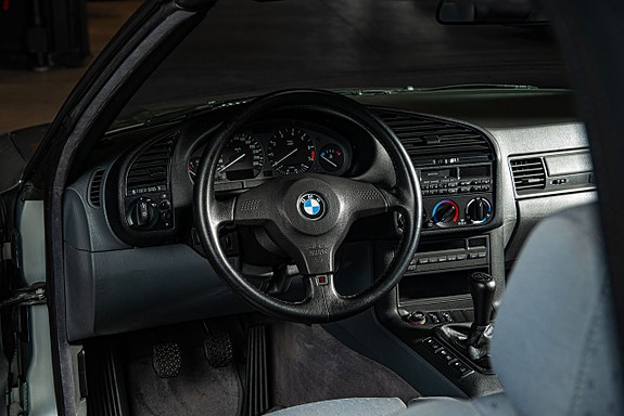 BMW 325i 17 of 25