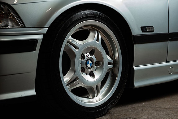 BMW 325i 24 of 25