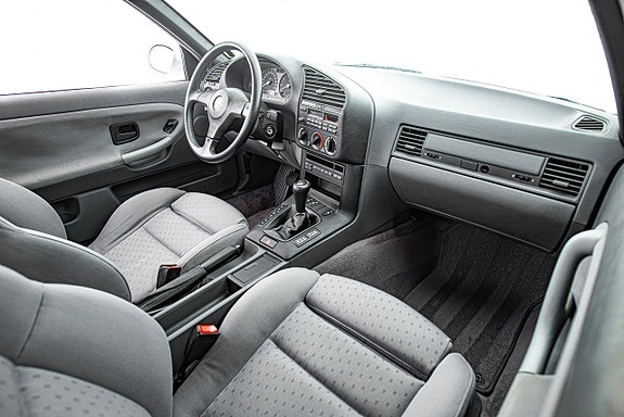 BMW 325i 14 of 25