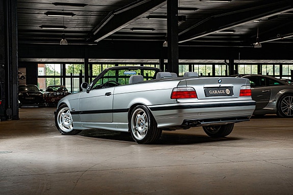 BMW 325i 4 of 5