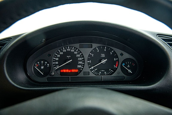 BMW 325i 18 of 25
