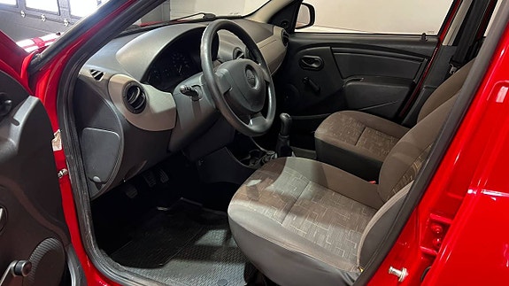 Dacia Sandero 7 of 19