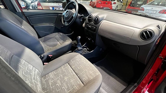 Dacia Sandero 16 of 19
